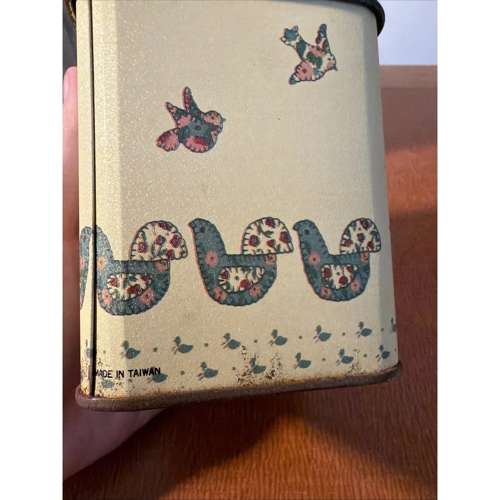 Vtg Set Of 3 Nesting Tins Holly Hobbie Style Floral Patchwork 1980's